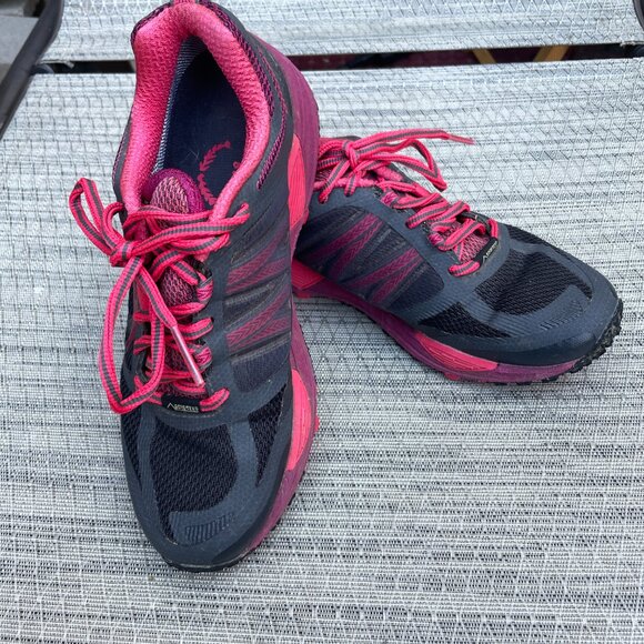 Brooks Cascadia 11‎ Womens Size 6 Gore-TexTrail Trial Running Shoes Black Pink - Picture 3 of 13